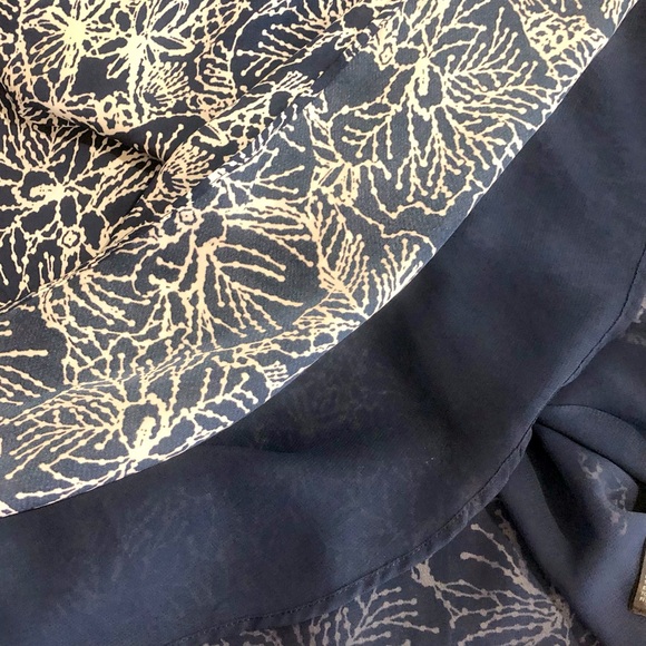 Beautiful H&M blue with white floral pattern midi dress - size 8 - Picture 5 of 8